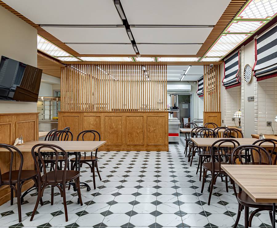 Столовая при отеле8