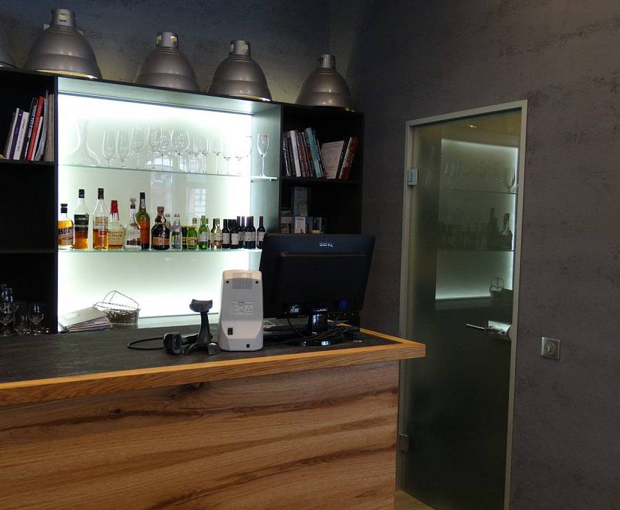 Винный бутик и бар Vinorio11