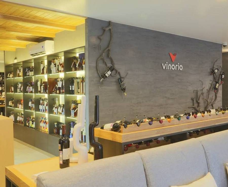 Винный бутик и бар Vinorio18